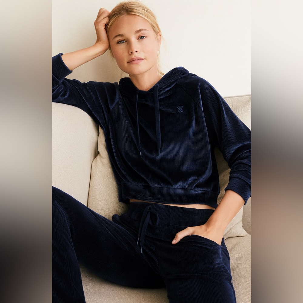 Victoria's Secret Velour Ribbed Lounge Cropped Hoodie On Point